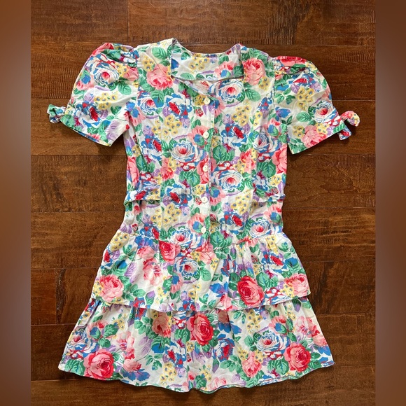 SOLD beautiful vintage floral dress made in canada - Picture 2 of 6